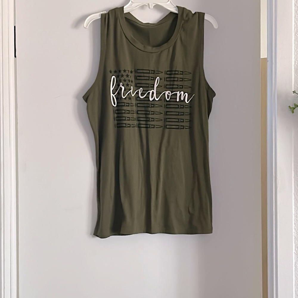 🌸🌼Army green USA 🇺🇸 tank top